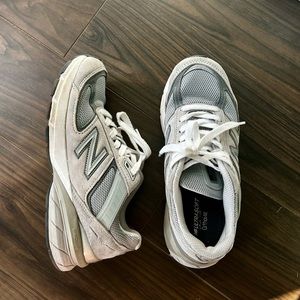 New Balance 990v5 - Grey - Women’s Size 7